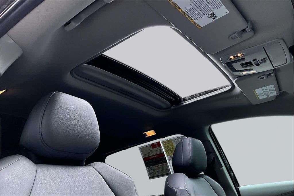 2023 TOYOTA SIENNA XLE thumbnail 13