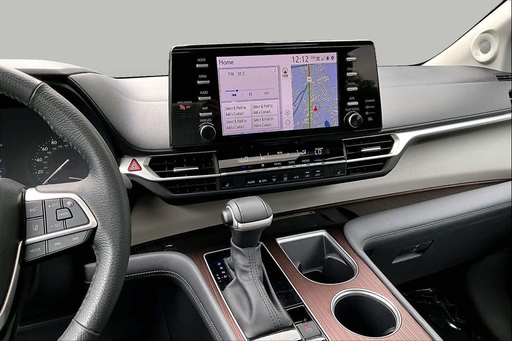 2023 TOYOTA SIENNA XLE photo 7