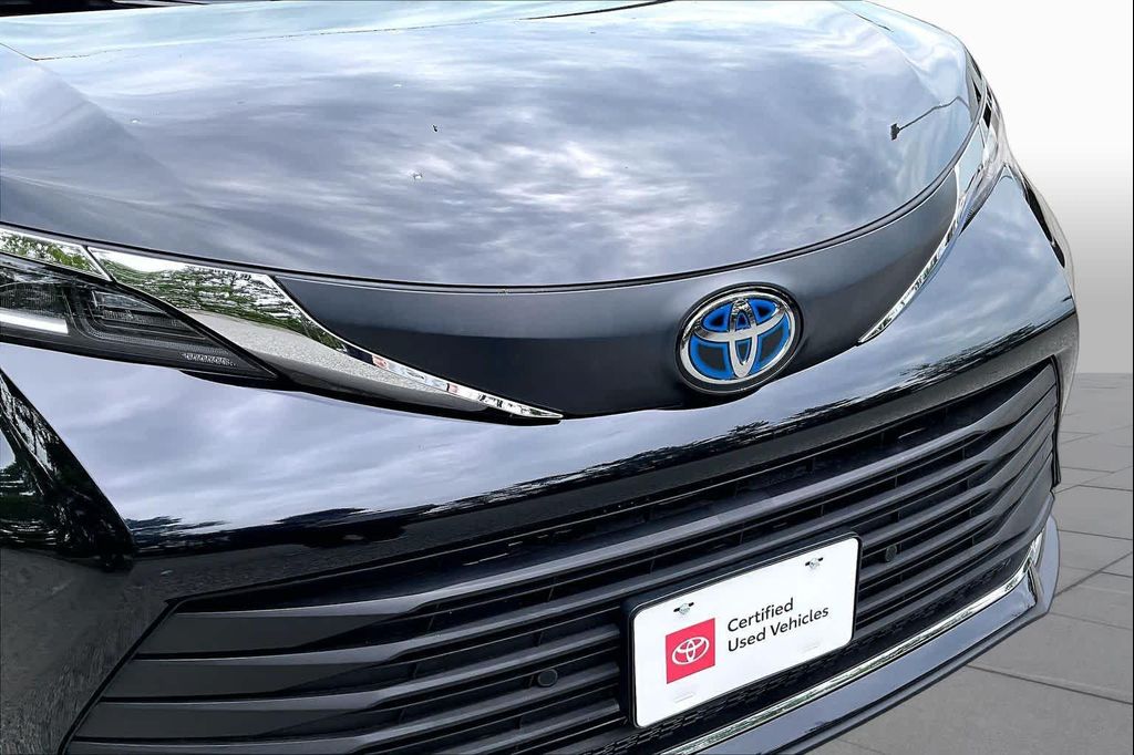 2023 TOYOTA SIENNA XLE thumbnail 29