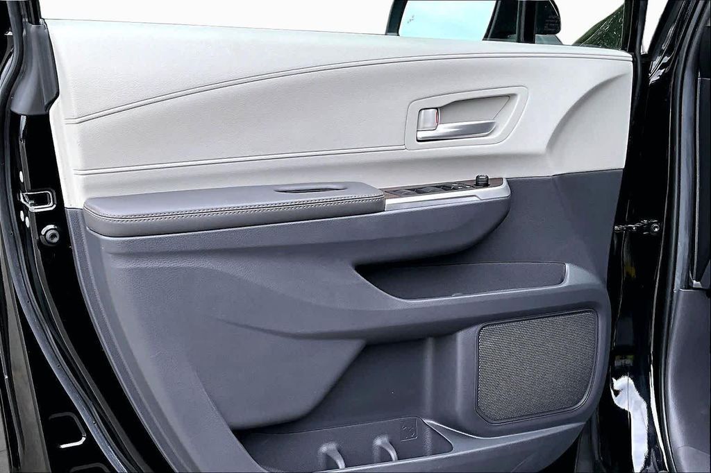 2023 TOYOTA SIENNA XLE thumbnail 21