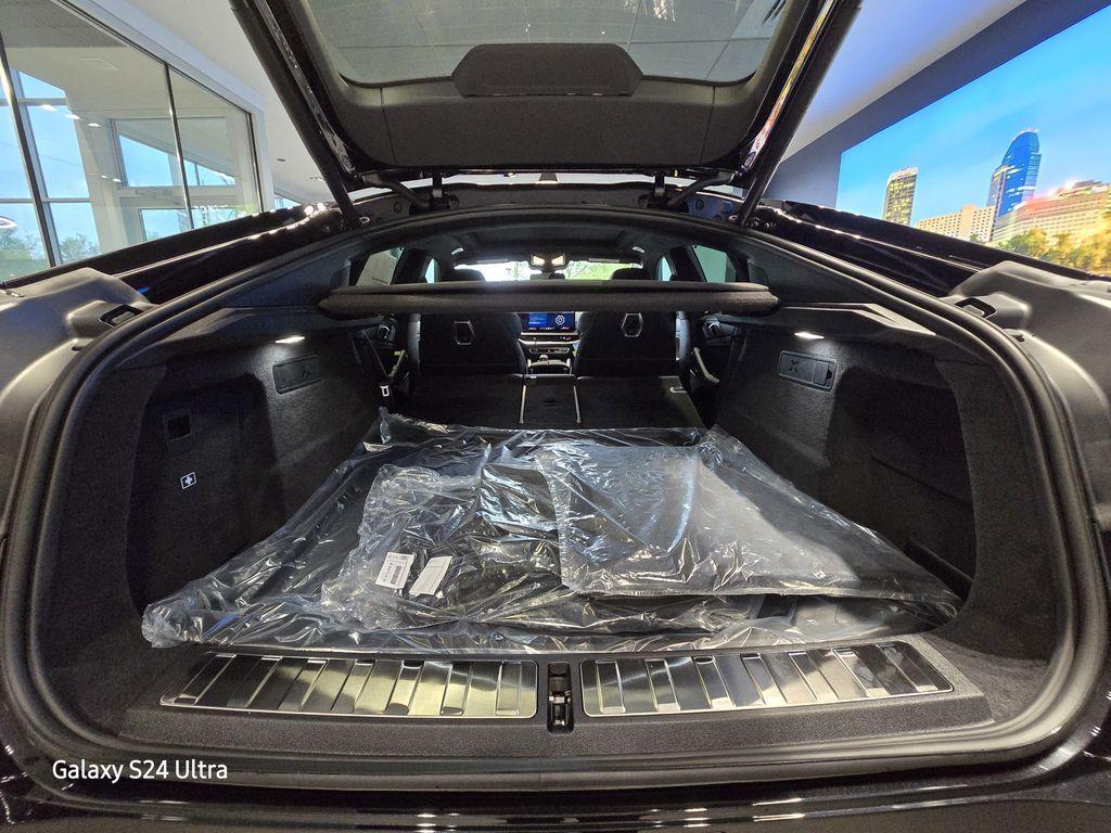2027 BMW X6 M BASE — миниатюра 32