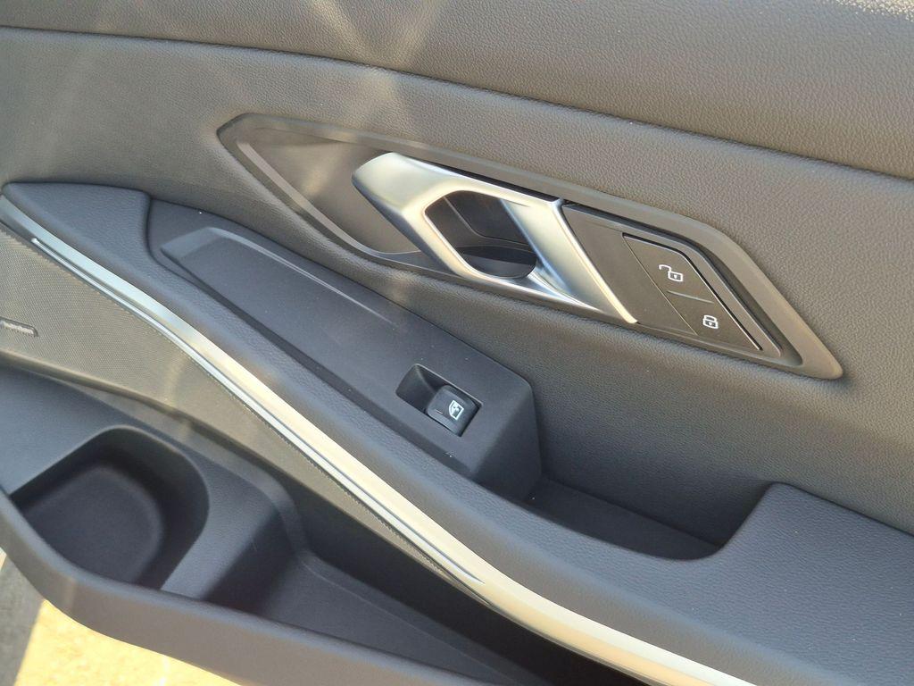 صورة مصغرة 15 لـ 2026 BMW 330 I