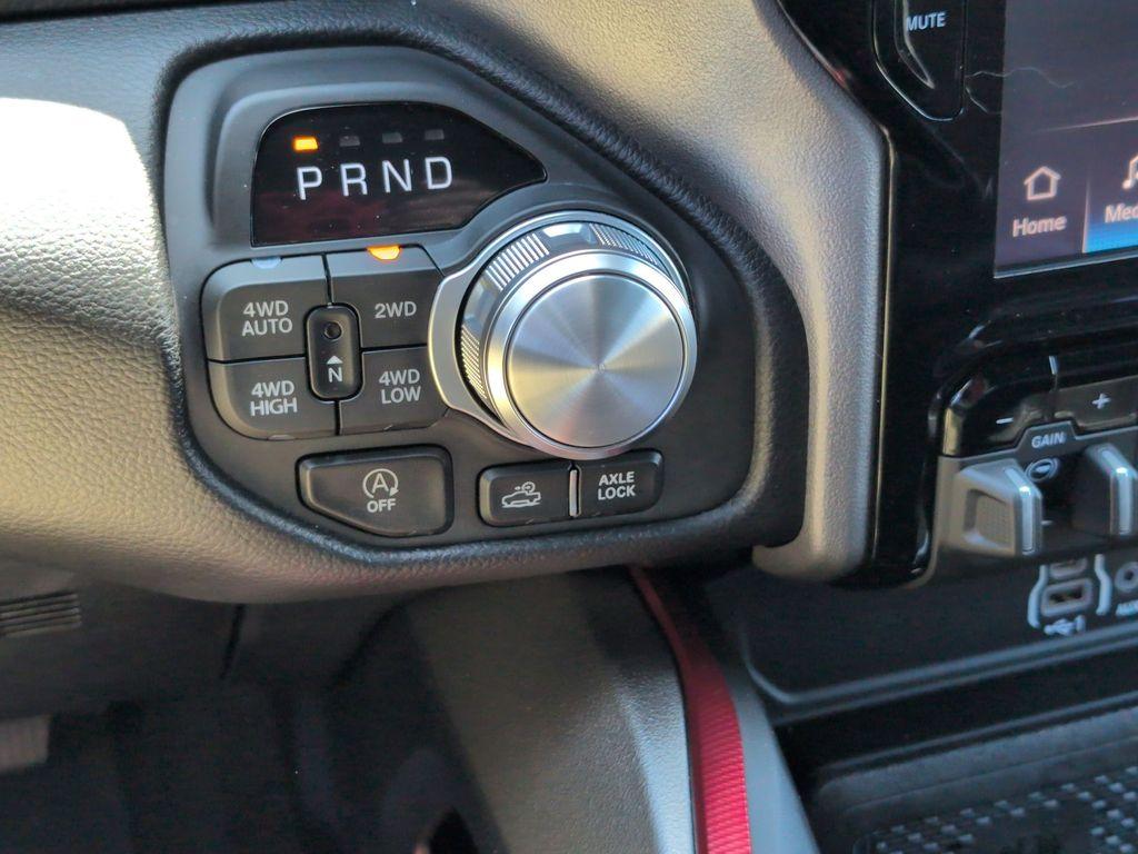 2025 RAM 1500 REBEL 照片 10
