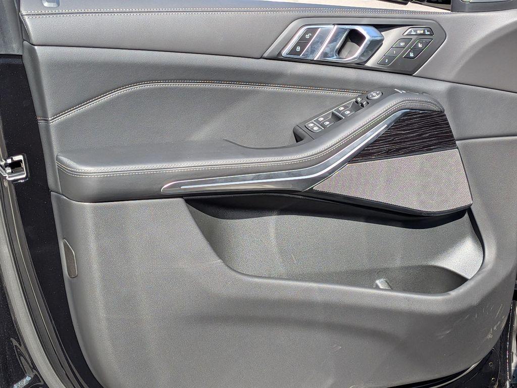 صورة مصغرة 17 لـ 2026 BMW X7 M60I