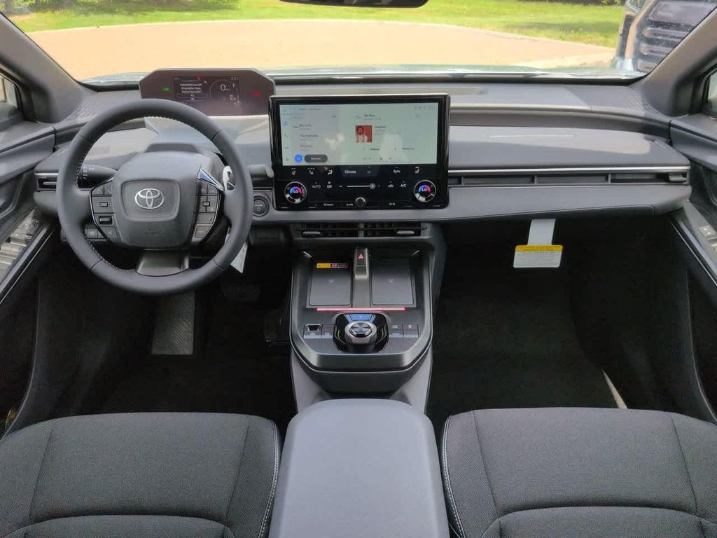 2027 Toyota C-HR SE — миниатюра 14