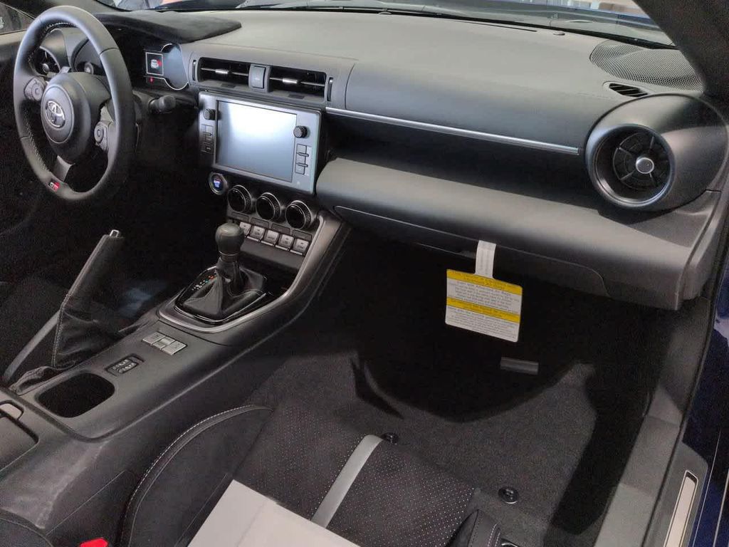 صورة مصغرة 15 لـ 2026 Toyota GR86 PREMIUM