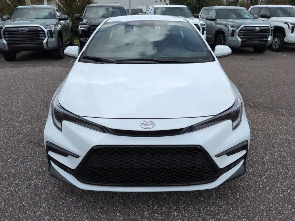 2027 Toyota COROLLA SE 照片 9