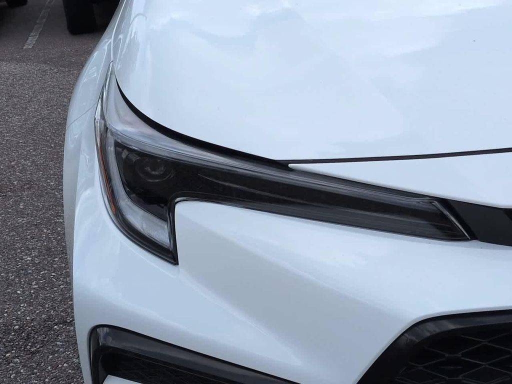 2027 Toyota COROLLA SE 照片 10