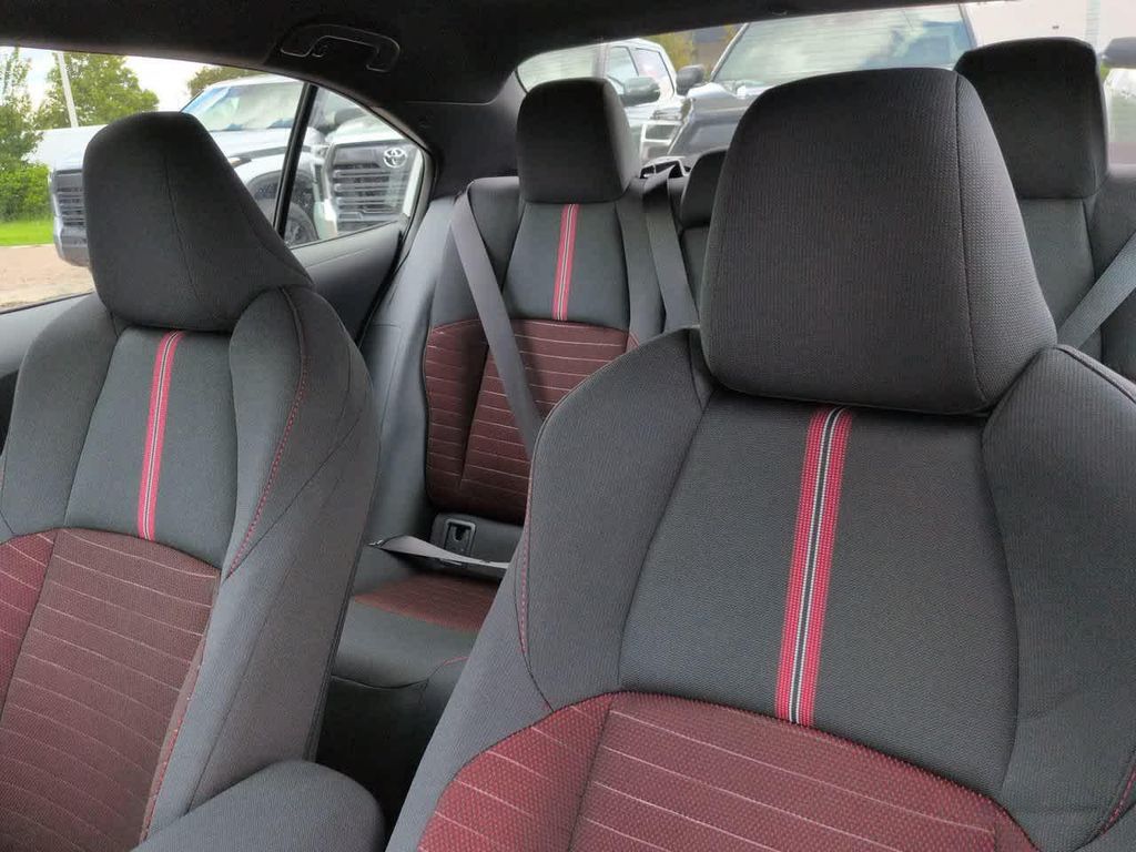 2027 Toyota COROLLA SE 照片 8