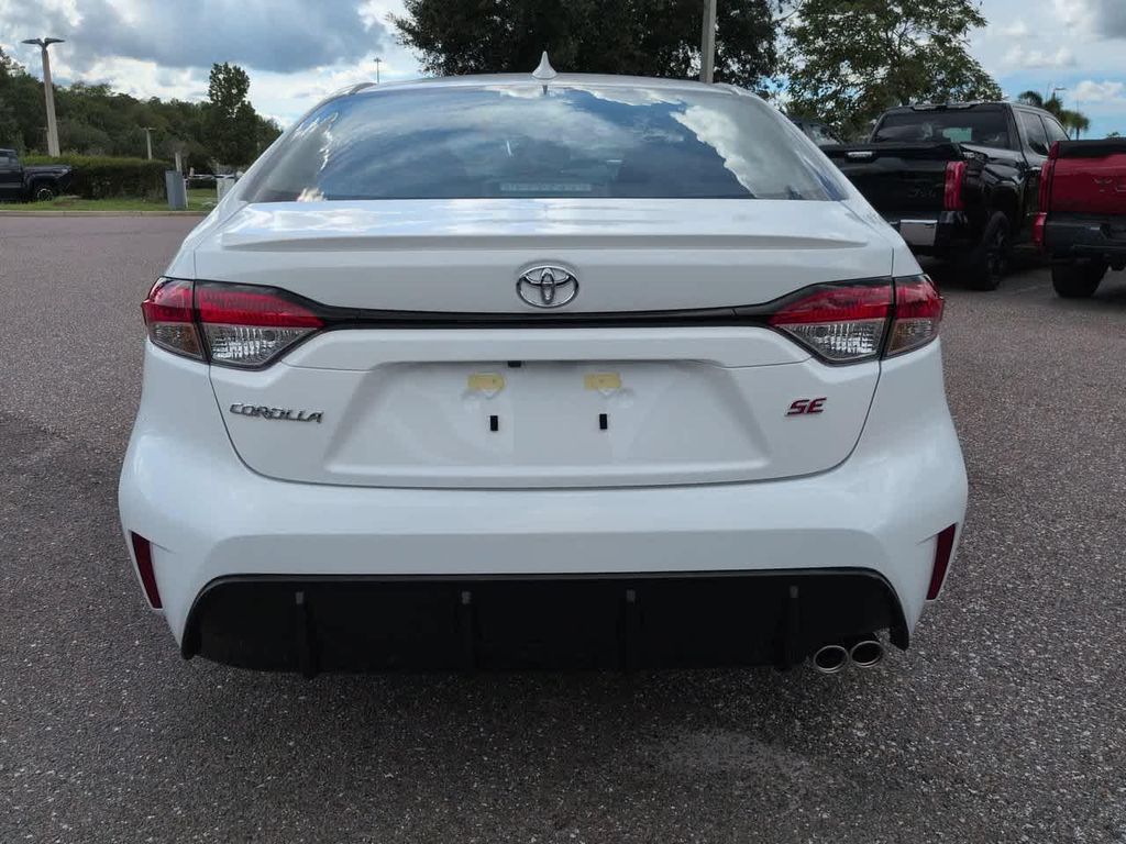 2027 Toyota COROLLA SE 照片 5