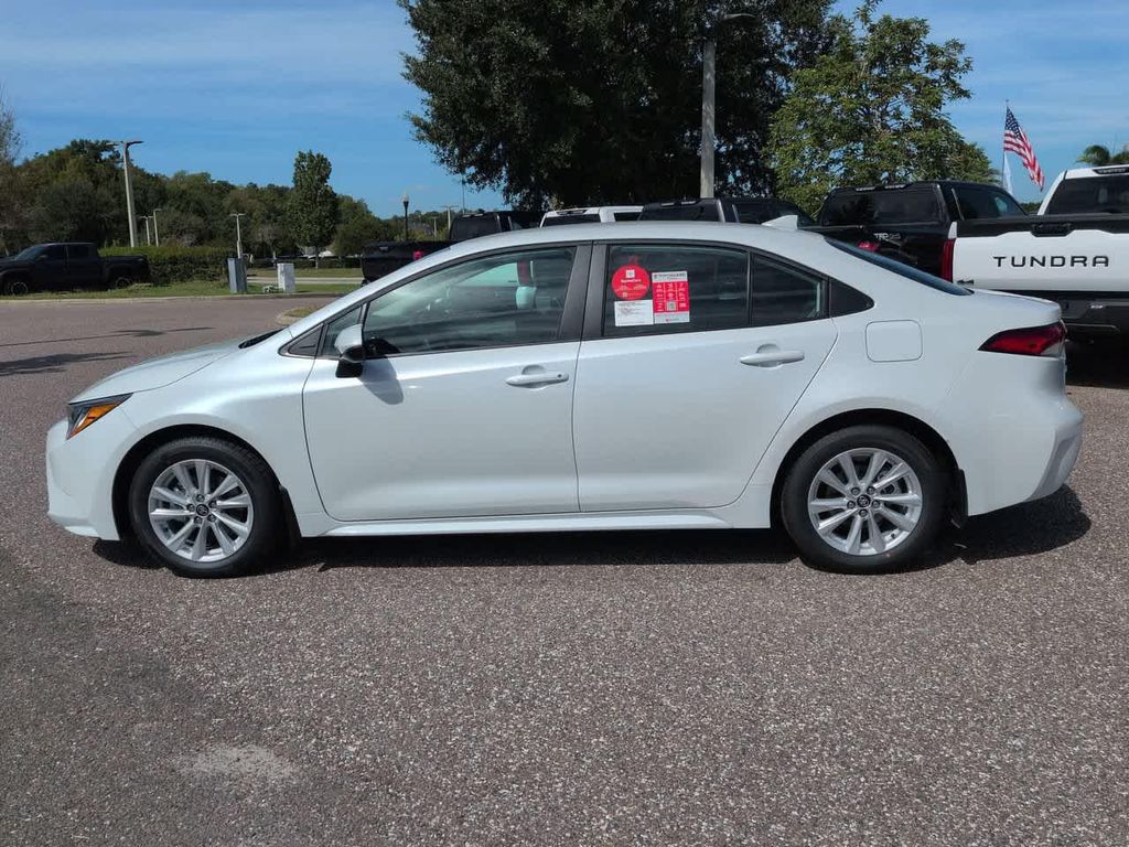 2027 Toyota COROLLA LE 照片 3
