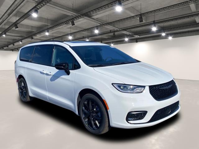 New 2026 Chrysler Pacifica Limited