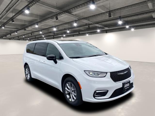 New 2026 Chrysler Pacifica Select