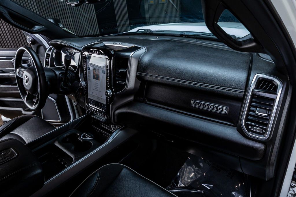 صورة مصغرة 16 لـ 2023 RAM 3500 LARAMIE MEGA CAB 4X4 6'4' BOX