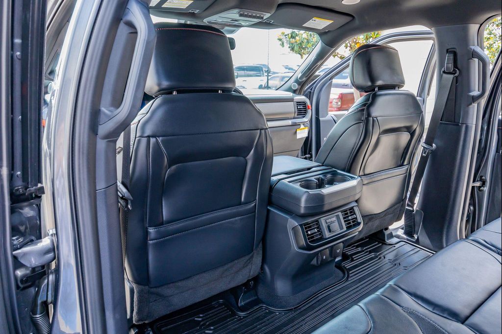صورة مصغرة 35 لـ 2025 FORD F-150 RAPTOR