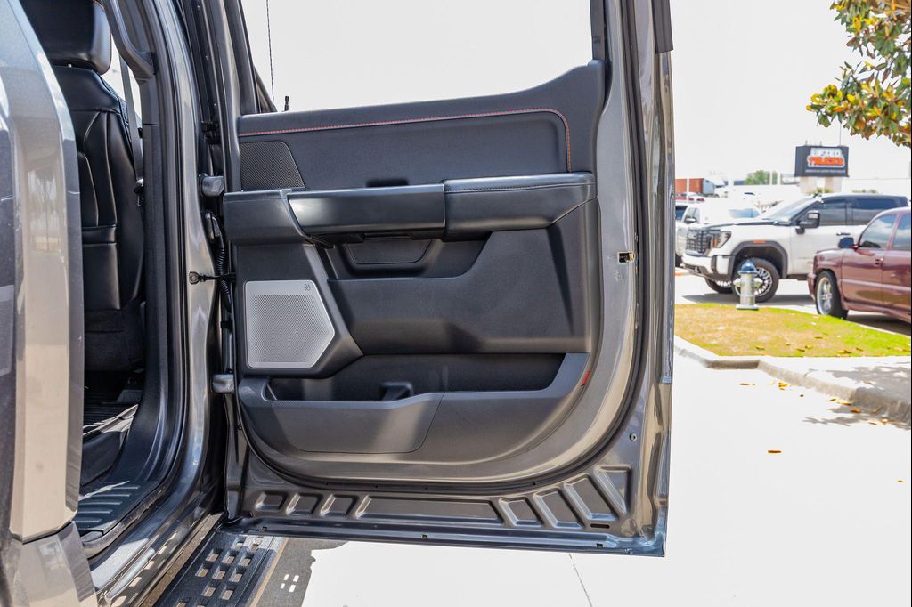صورة مصغرة 40 لـ 2025 FORD F-150 RAPTOR