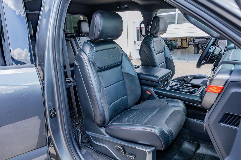 صورة مصغرة 32 لـ 2025 FORD F-150 RAPTOR