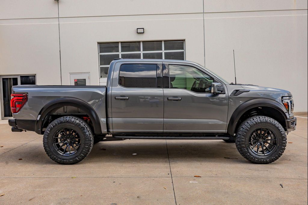 صورة مصغرة 11 لـ 2025 FORD F-150 RAPTOR