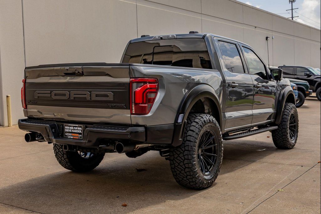 صورة 10 لـ 2025 FORD F-150 RAPTOR