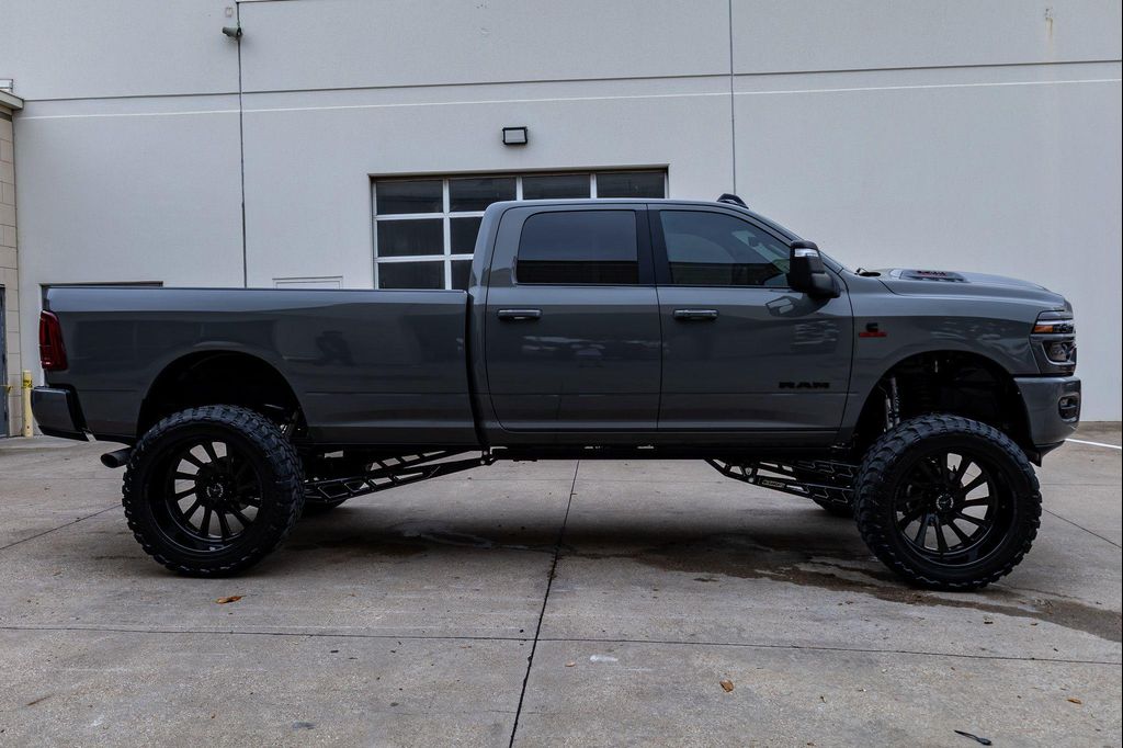 صورة 10 لـ 2026 RAM 3500 LARAMIE CREW CAB 4X4 8' BOX
