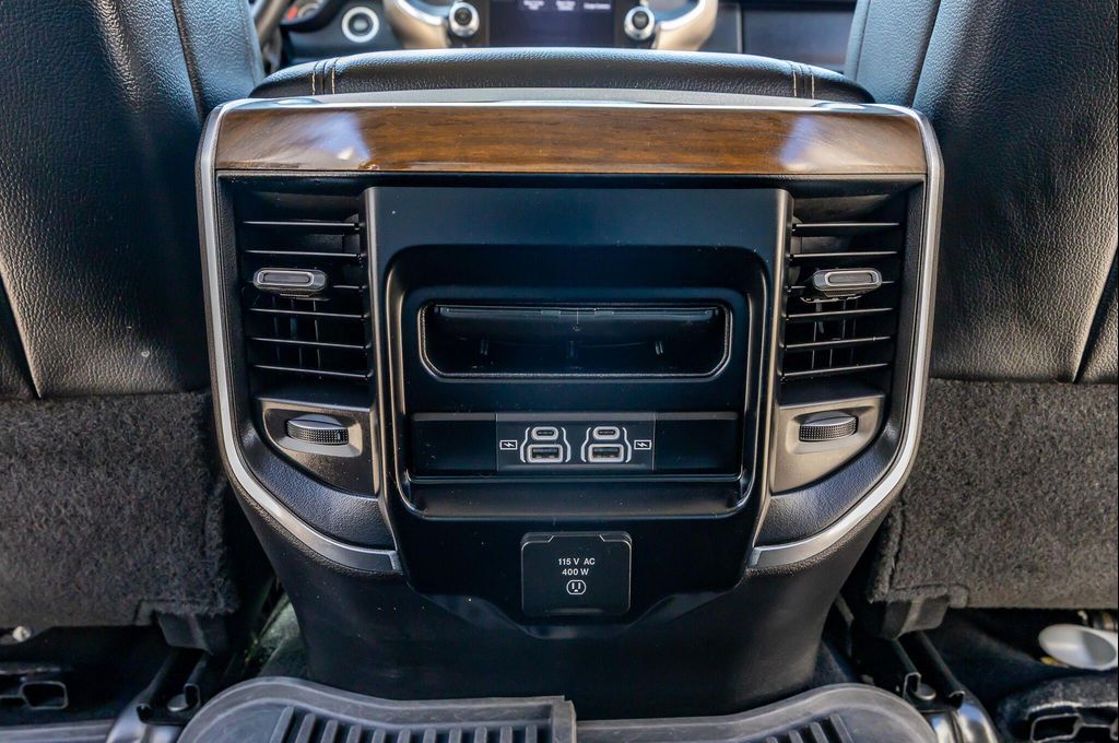 صورة مصغرة 32 لـ 2024 RAM 3500 LARAMIE MEGA CAB 4X4 6'4' BOX