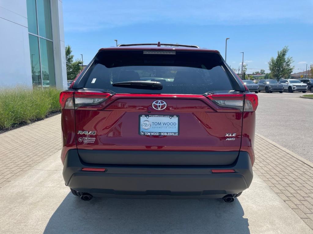 صورة 10 لـ 2025 Toyota RAV4 XLE PREMIUM