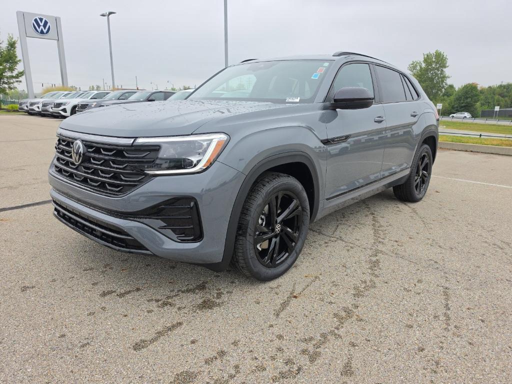 New 2026 Volkswagen Atlas Cross Sport 2.0T SEL R-Line Black