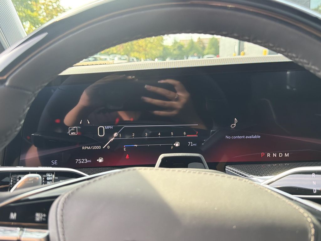2025 Cadillac ESCALADE V-SERIES — миниатюра 12