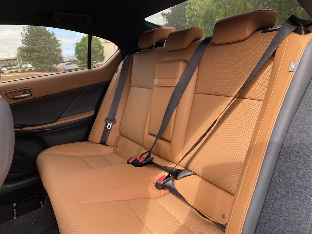 صورة 9 لـ 2025 Lexus IS 350 BASE