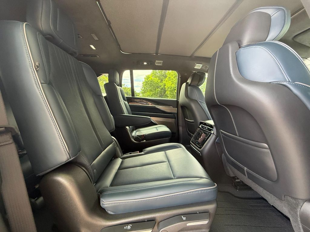 2025 Cadillac ESCALADE IQ PREMIUM LUXURY — фото 20