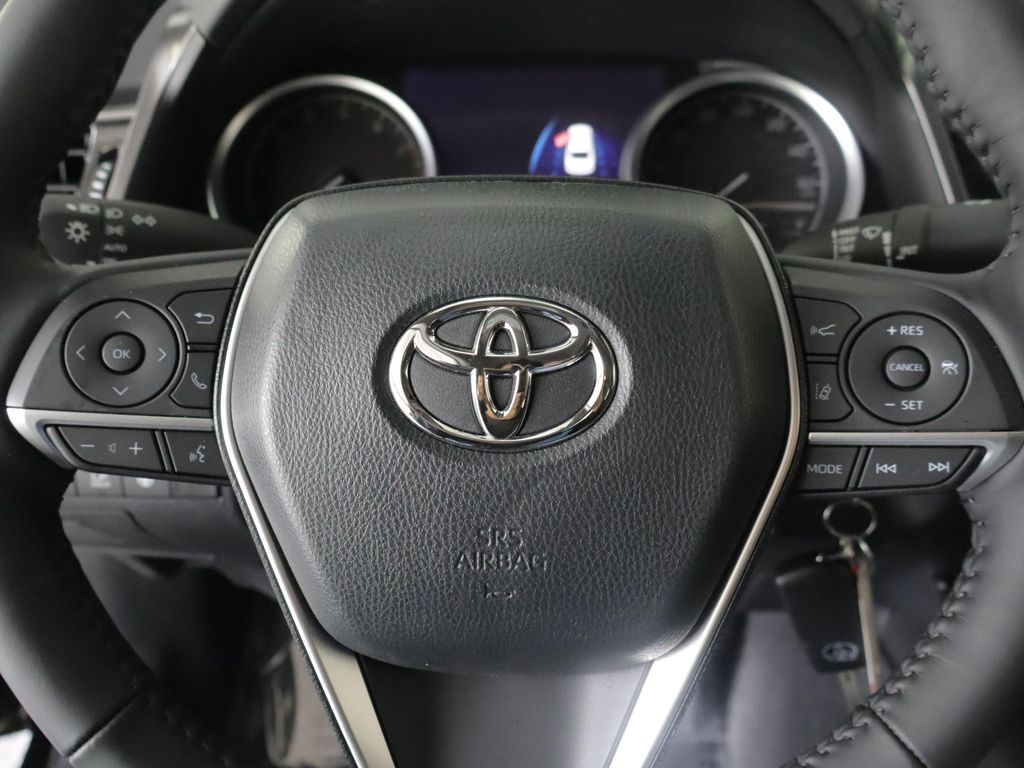 صورة مصغرة 11 لـ 2023 Toyota CAMRY LE