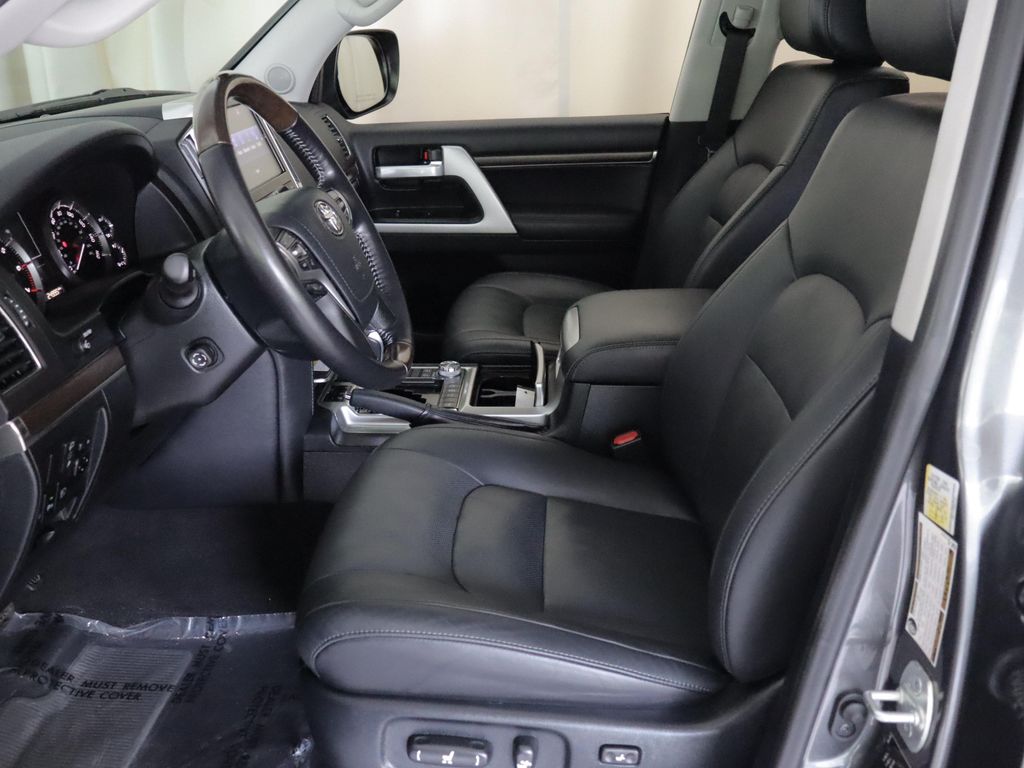 2021 Toyota LAND CRUISER BASE photo 8