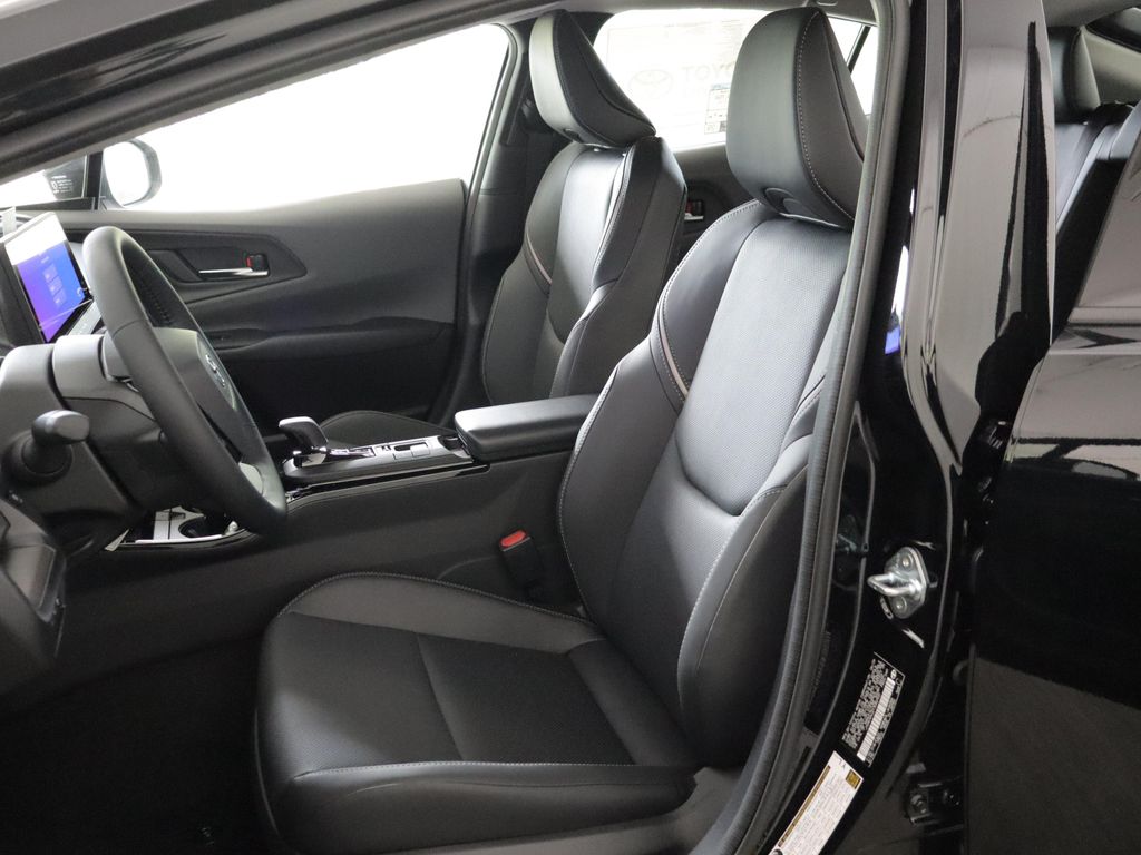 صورة 7 لـ 2026 Toyota PRIUS XLE