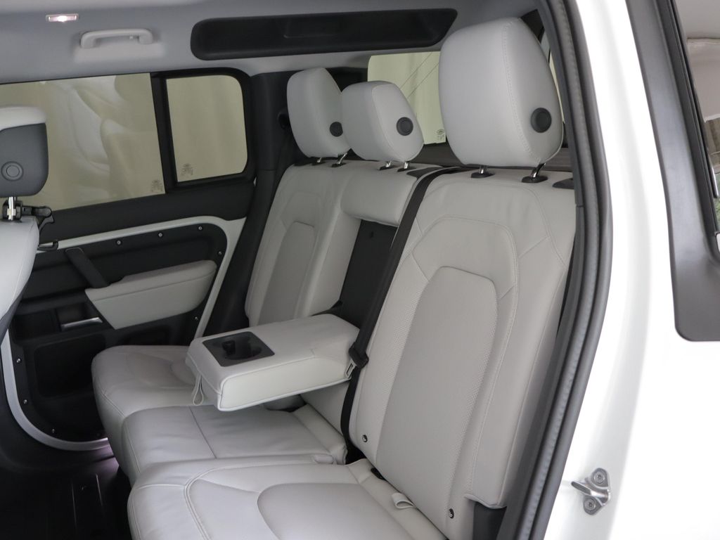 صورة 9 لـ 2025 LAND Rover DEFENDER 110 P400 X-DYNAMIC SE