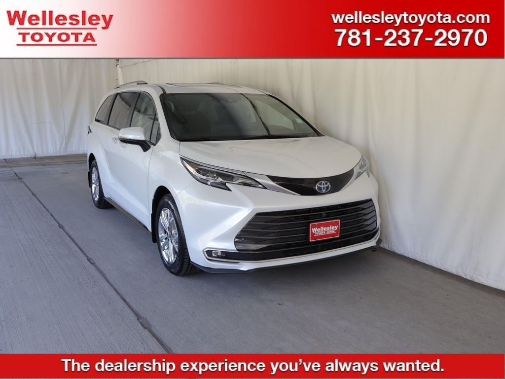 2024 Toyota Sienna Platinum