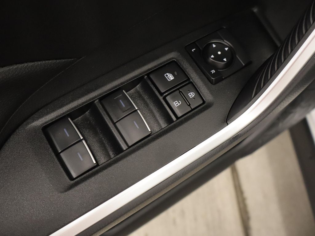 2025 Toyota RAV4 XLE photo 10