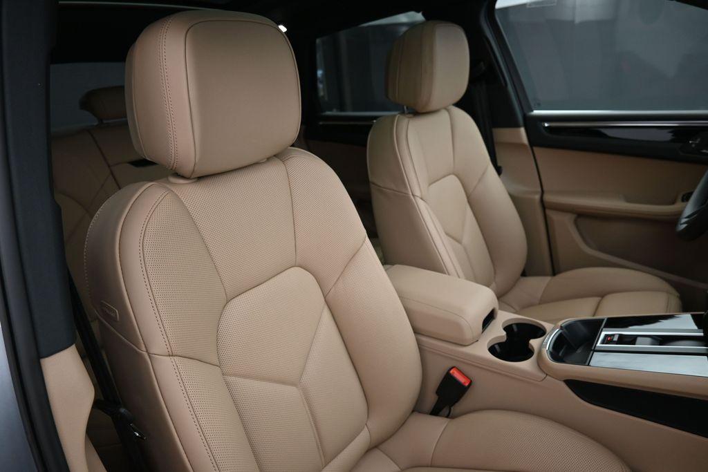 صورة مصغرة 28 لـ 2026 Porsche MACAN BASE