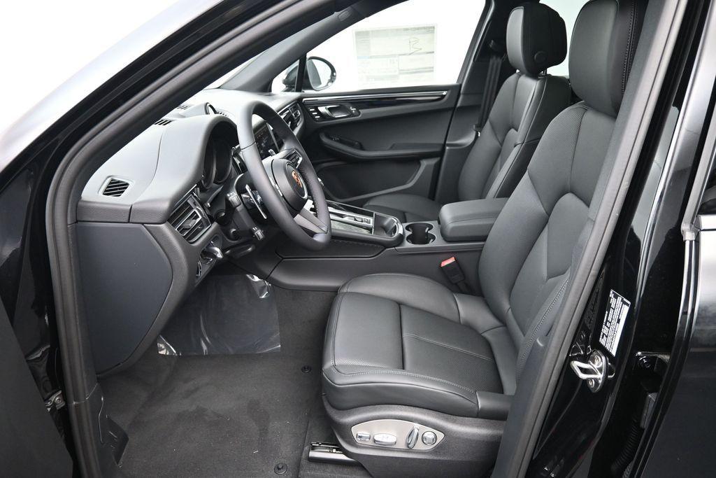 صورة 10 لـ 2026 Porsche MACAN BASE
