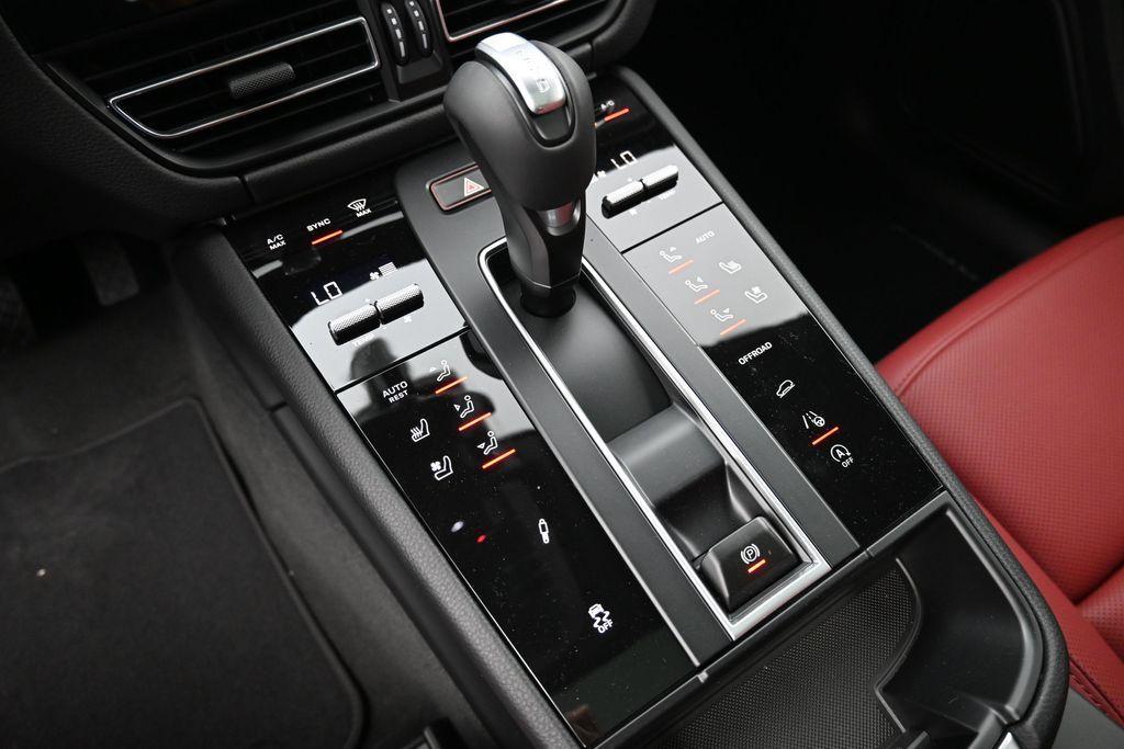 صورة مصغرة 24 لـ 2026 Porsche MACAN T