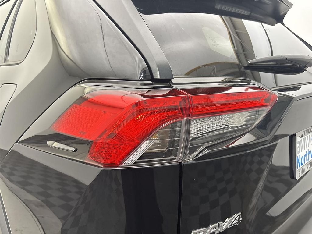صورة مصغرة 19 لـ 2025 Toyota RAV4 LE