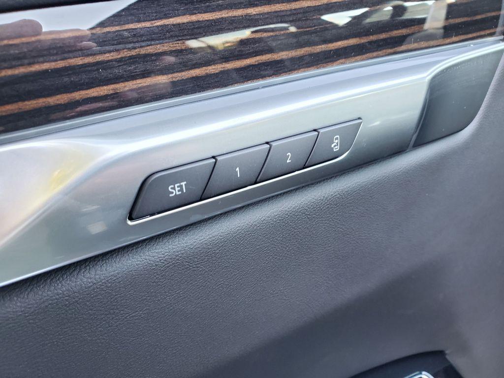 صورة مصغرة 9 لـ 2026 Cadillac ESCALADE ESV LUXURY