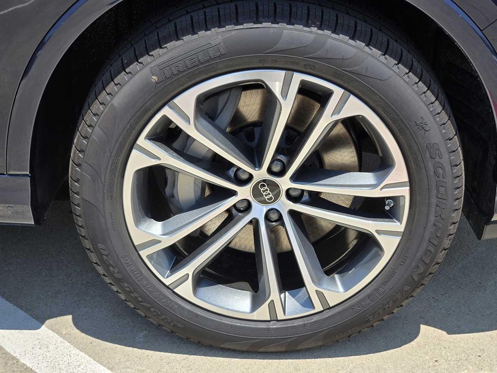 صورة 7 لـ 2026 AUDI Q7 45 PREMIUM