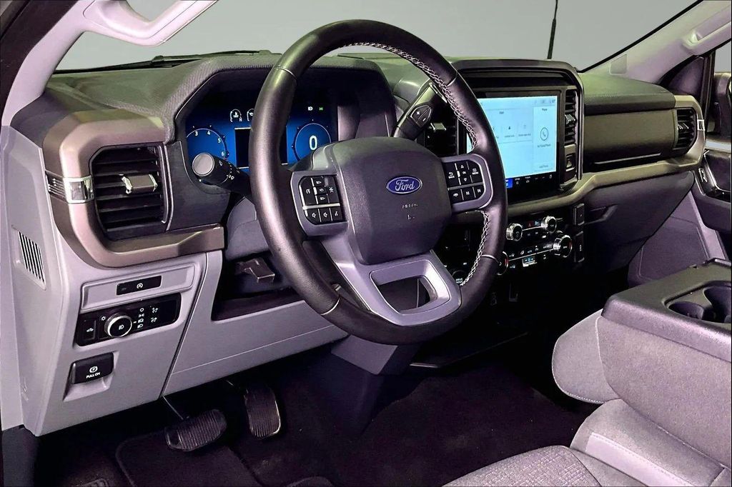 صورة مصغرة 18 لـ 2025 FORD F-150 XLT