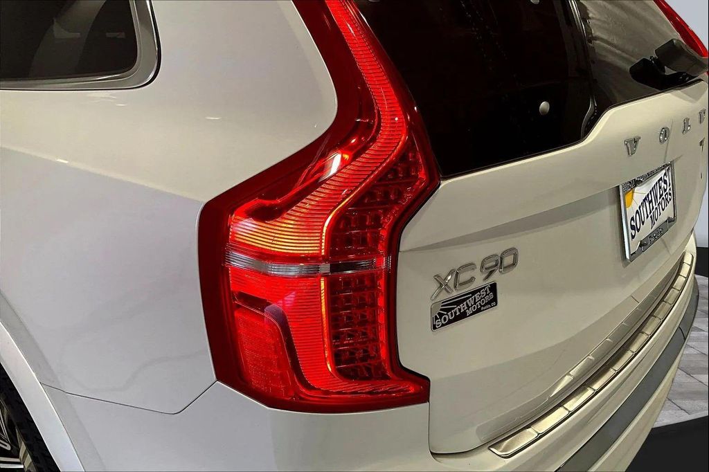2023 Volvo XC90 B6 PLUS 7-SEATER — миниатюра 23