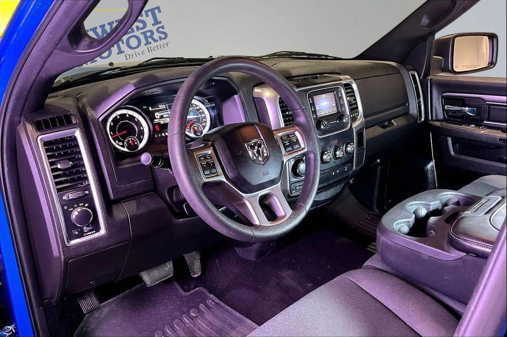 2022 RAM 1500 CLASSIC WARLOCK QUAD CAB 4X4 6'4' BOX — миниатюра 18