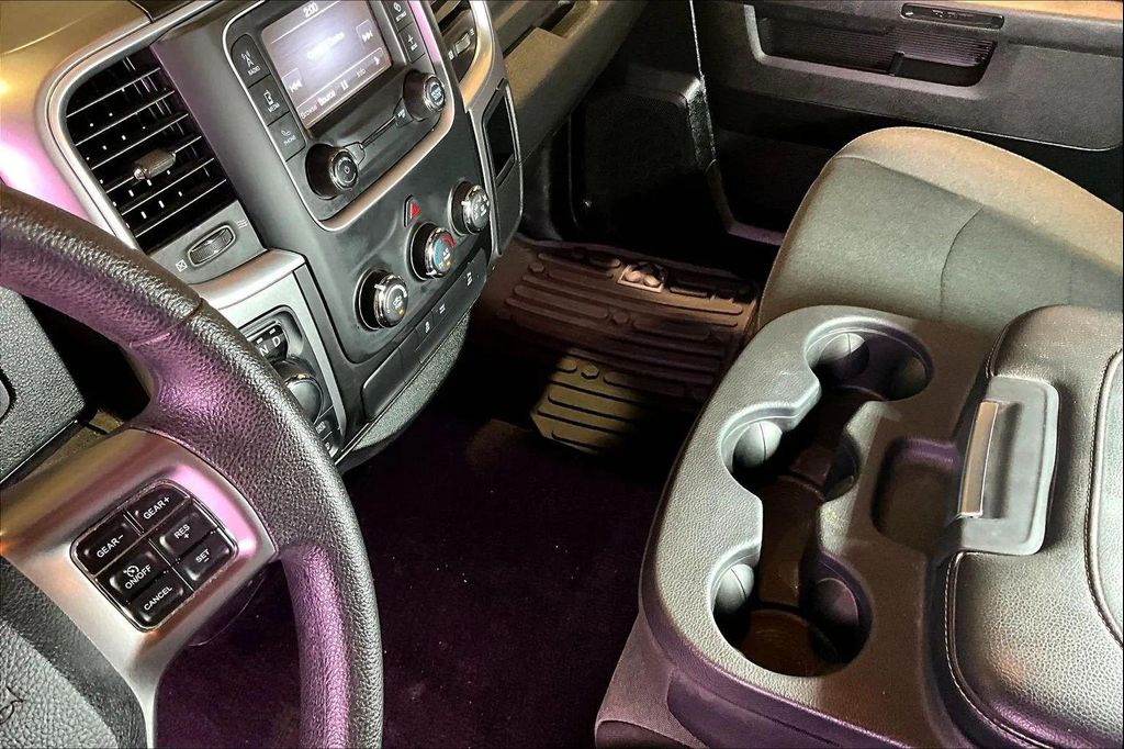 2022 RAM 1500 CLASSIC WARLOCK QUAD CAB 4X4 6'4' BOX — миниатюра 19