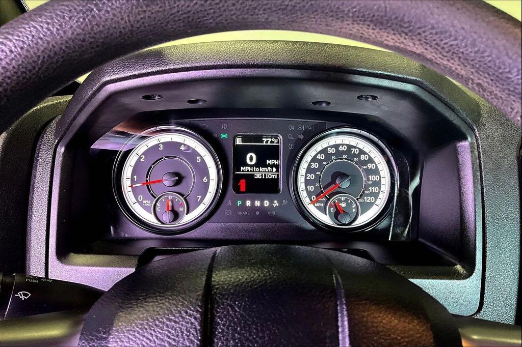 2022 RAM 1500 CLASSIC WARLOCK QUAD CAB 4X4 6'4' BOX — миниатюра 15