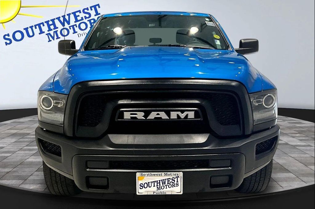 صورة 2 لـ 2022 RAM 1500 CLASSIC WARLOCK QUAD CAB 4X4 6'4' BOX