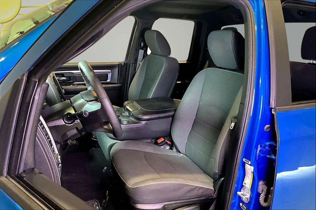 2022 RAM 1500 CLASSIC WARLOCK QUAD CAB 4X4 6'4' BOX — миниатюра 22