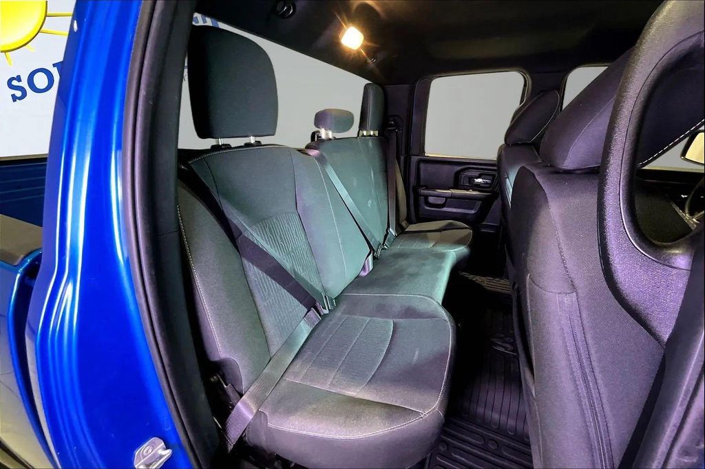 2022 RAM 1500 CLASSIC WARLOCK QUAD CAB 4X4 6'4' BOX — миниатюра 25